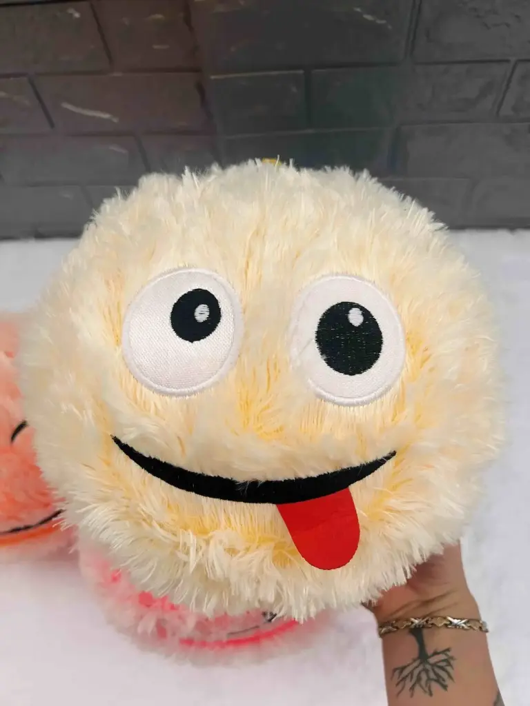 PELOTA MEDIANA DE PELUCHE